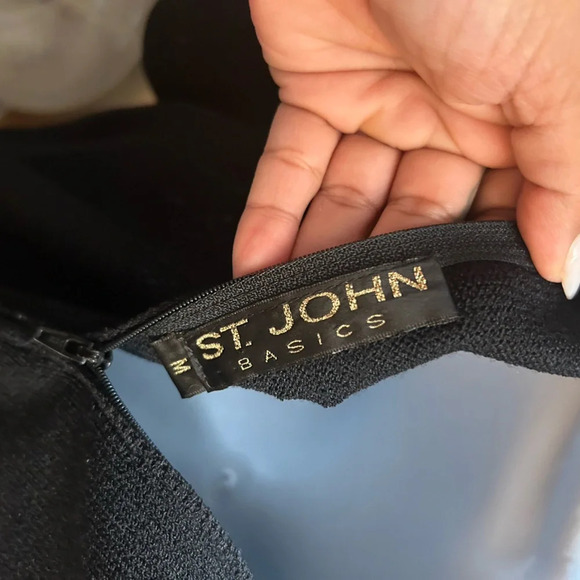 ST.JOHN black knit shirt in excellent condition size medium - Picture 4 of 5